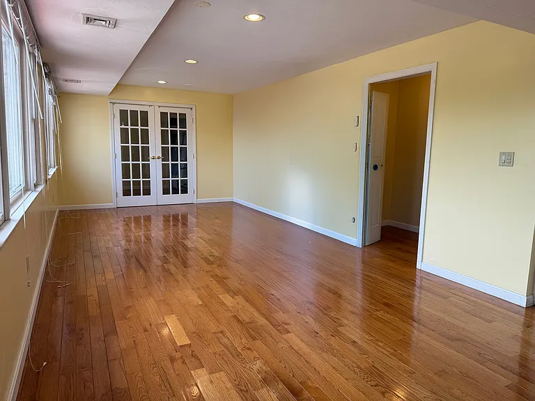 947 Washington St #2 — Photo 8