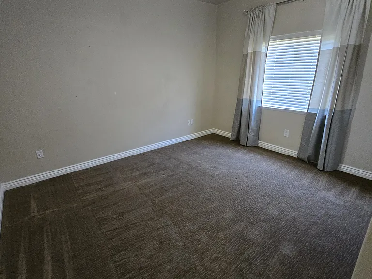 358 E Wayne Ct — Photo 13