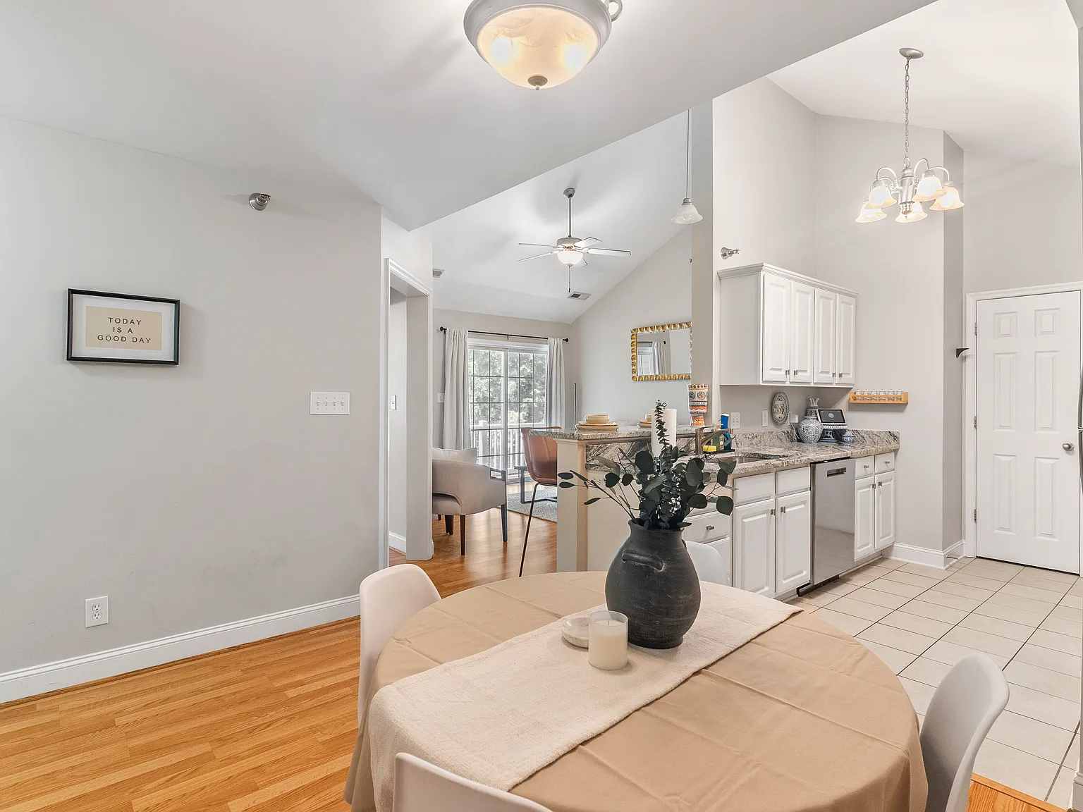 623 Wyndhurst Dr — Photo 4