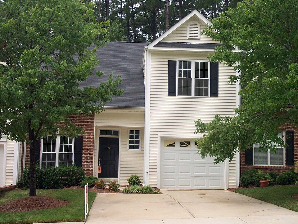 North Raleigh Townhome, First Floor Master, Garage