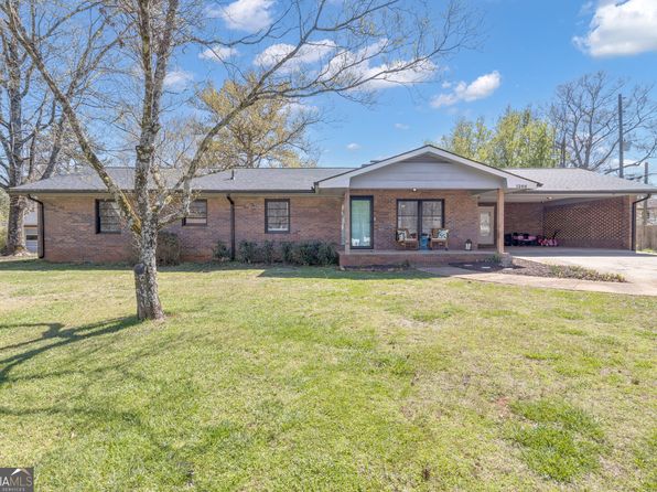 1266 Country Club Rd, Newnan, GA 30263