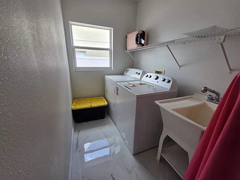 330 Aldershot Ct — Photo 12