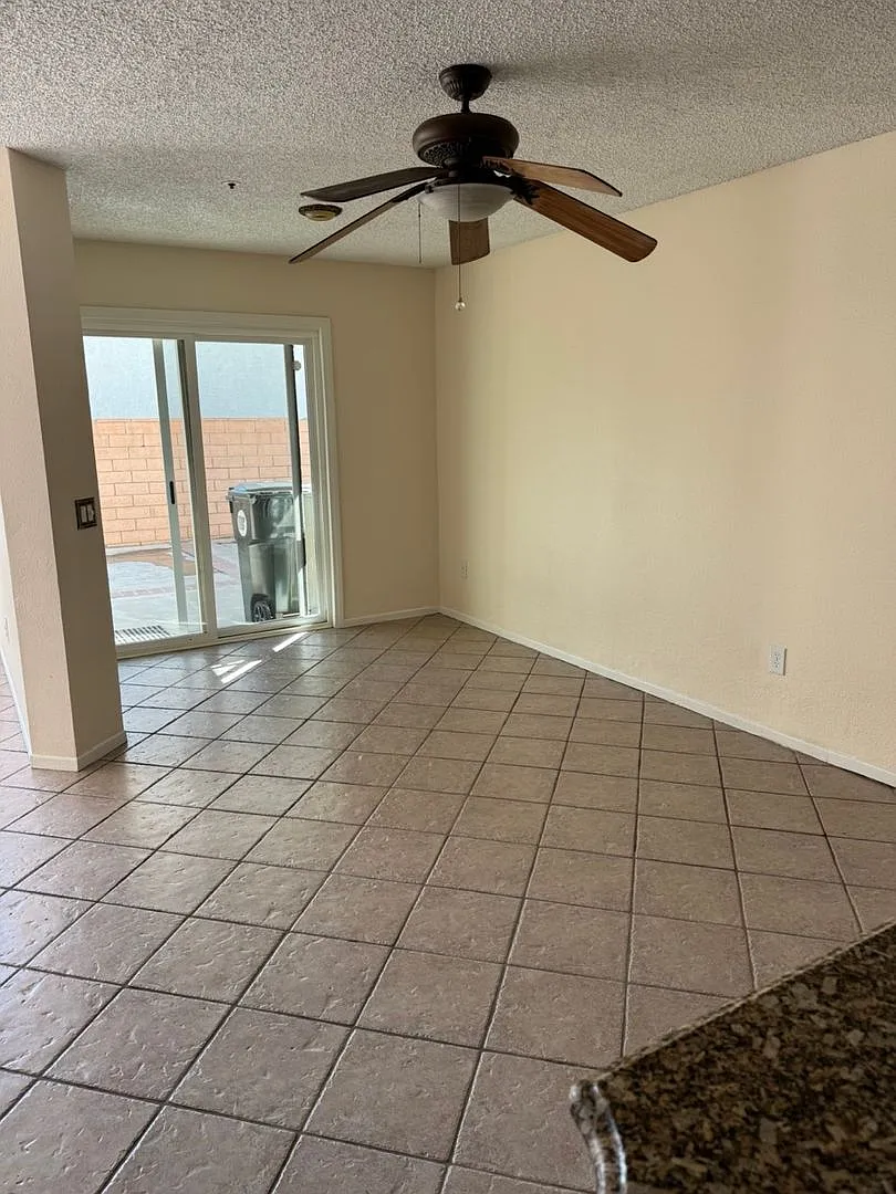 Beautiful 3 Bedroom House in Private Fontana Area CA 92337 — Photo 3