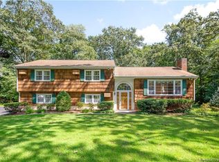 11 Mayflower Rd, Norwalk, CT 06850