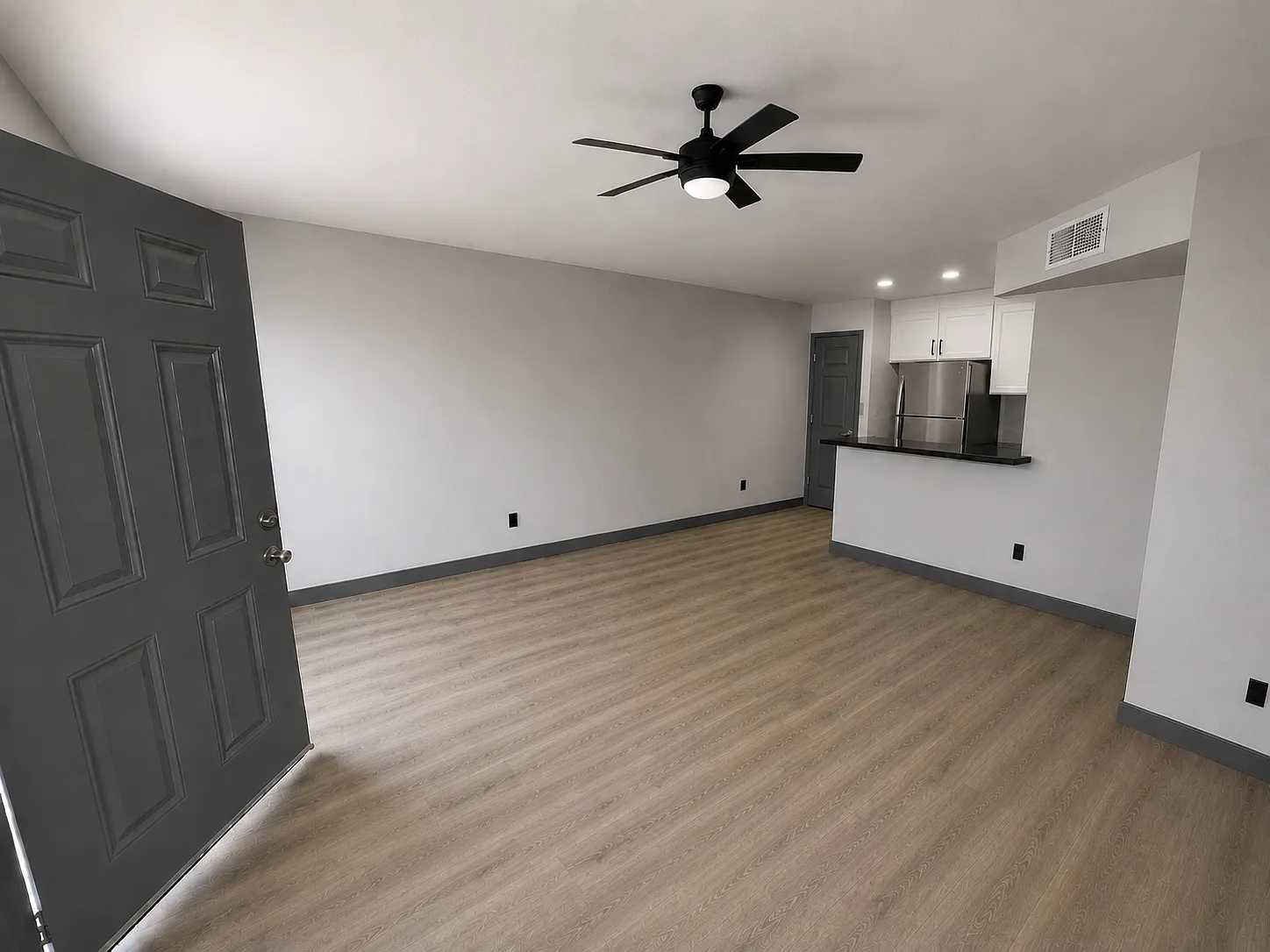 2 bed, 750 sqft, $1,350 — Photo 2