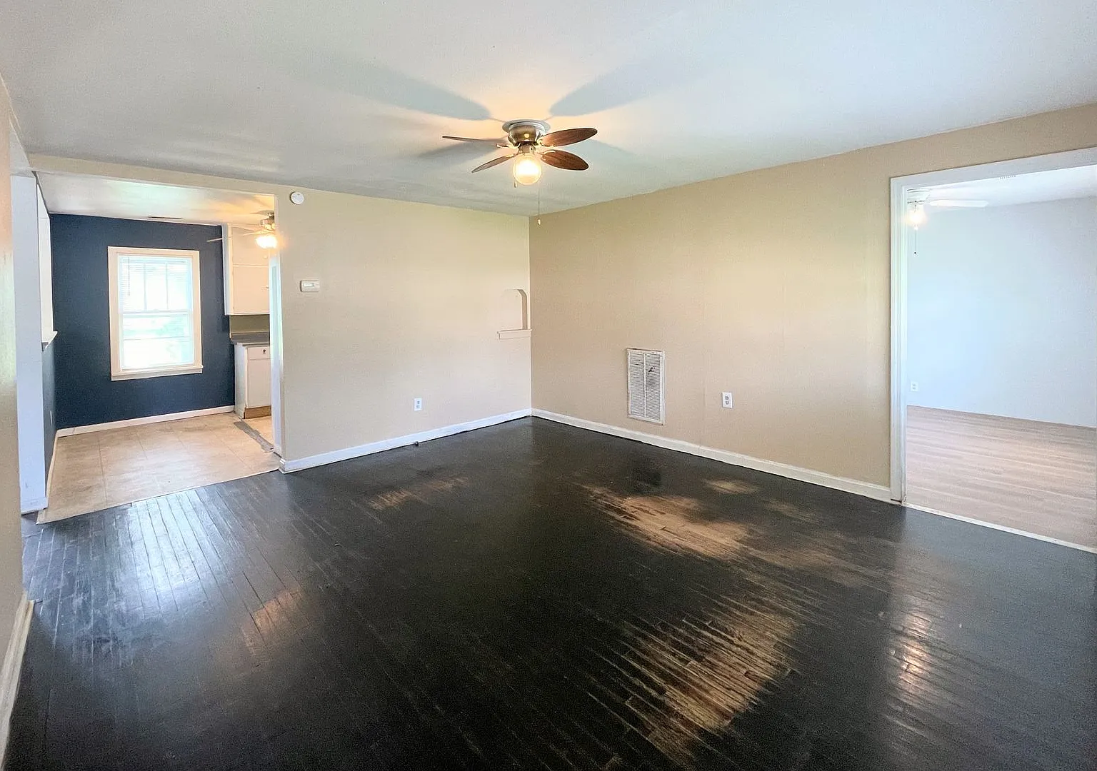 3 bedroom home — Photo 2