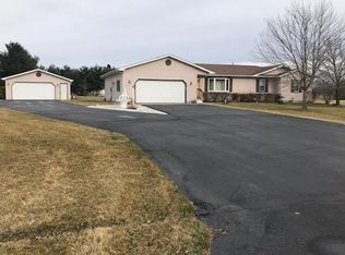 289 Seasons View Ct, Hebron, IN 46341