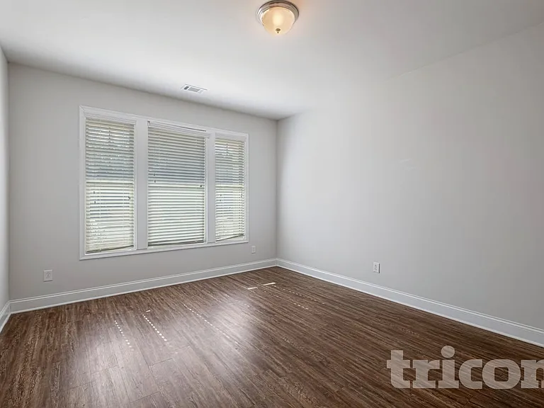 4035 Evelyn View Ct — Photo 4