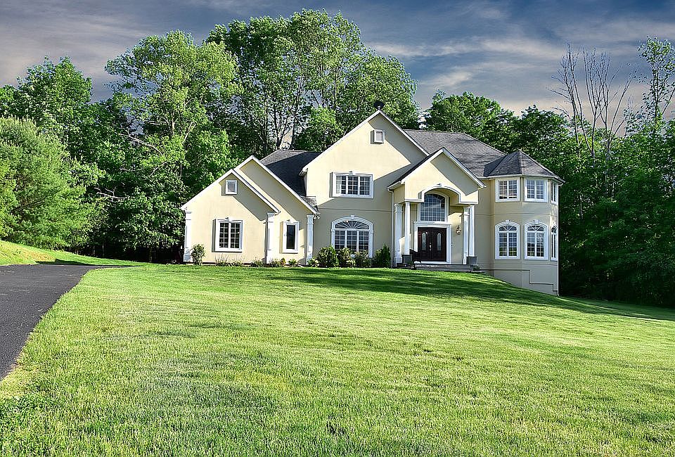 1st image of 9 Alexander Dr