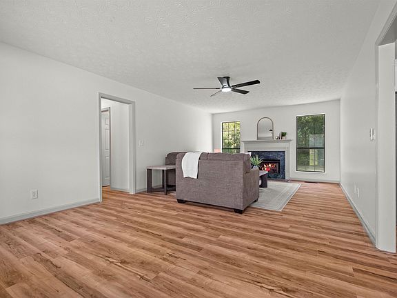 3rd image of 109 Eastbrook Dr