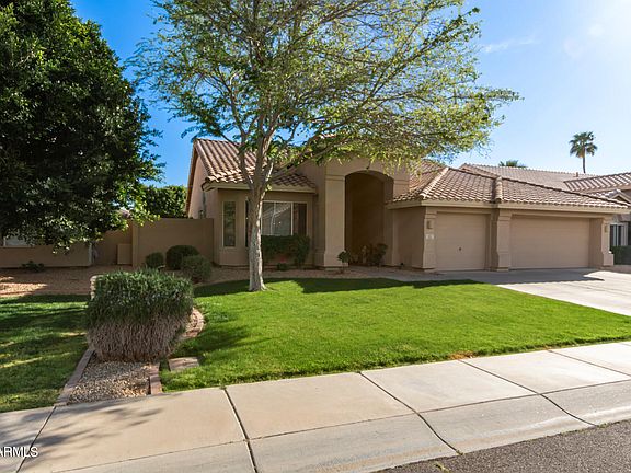 4th image of 833 W ASTER Drive
