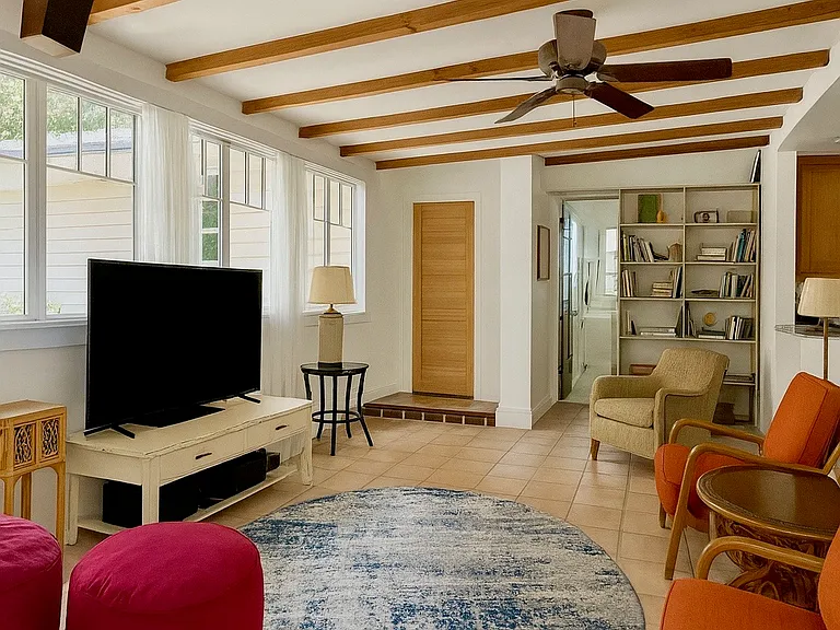 502 N Palmway — Photo 7