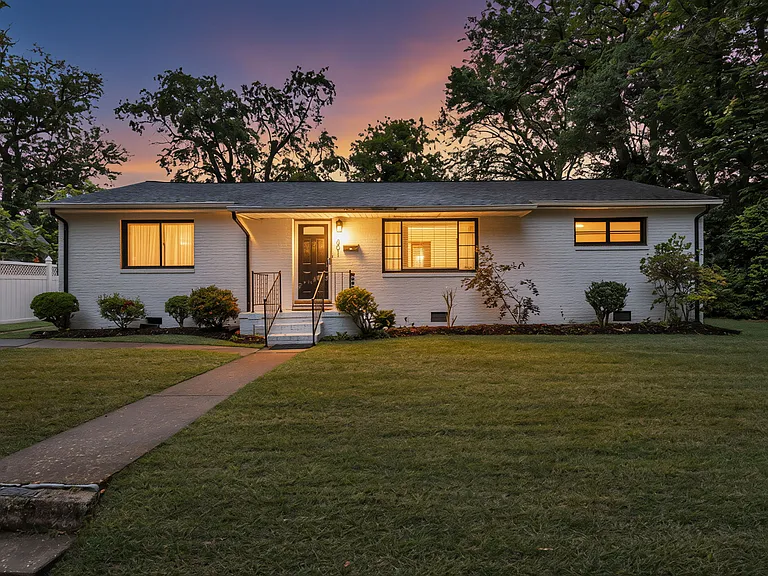 501 Euwanee Pl — Photo 1