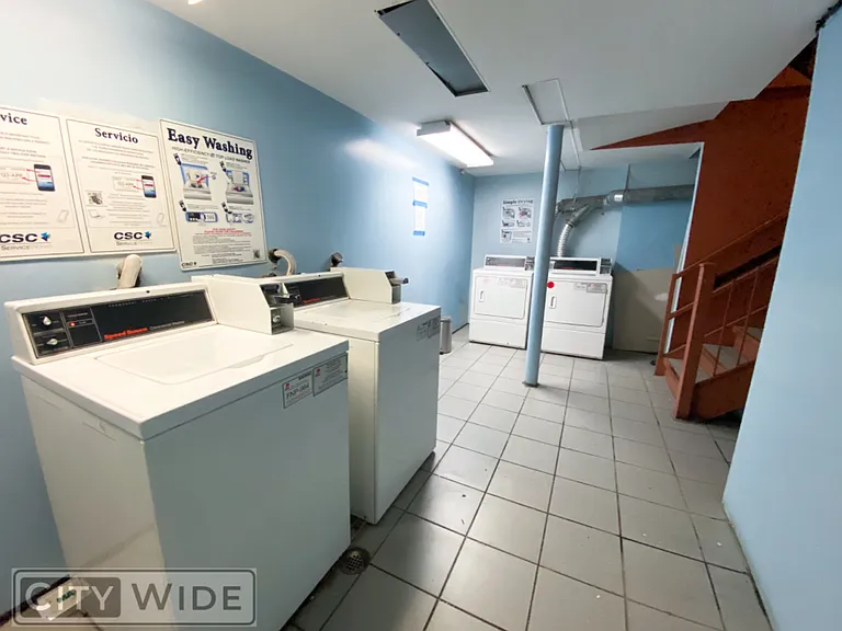 435 W 54th St #2D — Photo 5