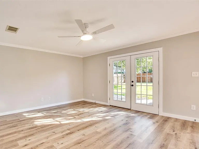1201 Del Roy Dr — Photo 9