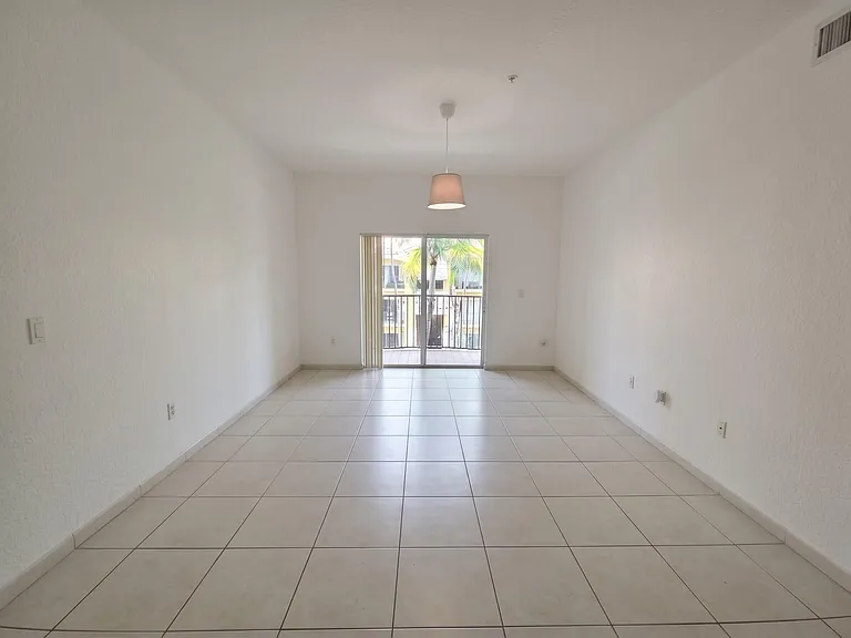 7240 NW 114th Ave #304 — Photo 3