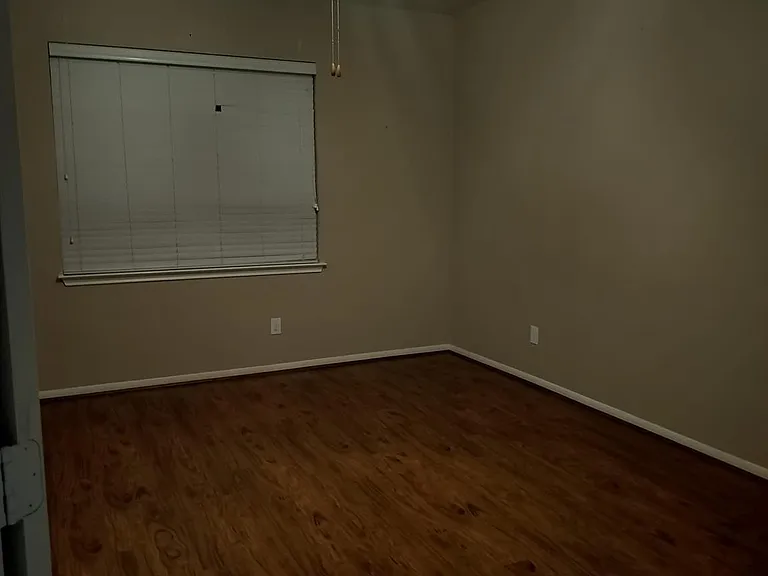 6027 Schaumburg Dr — Photo 11