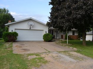 305 Maple St, Olin, IA 52320
