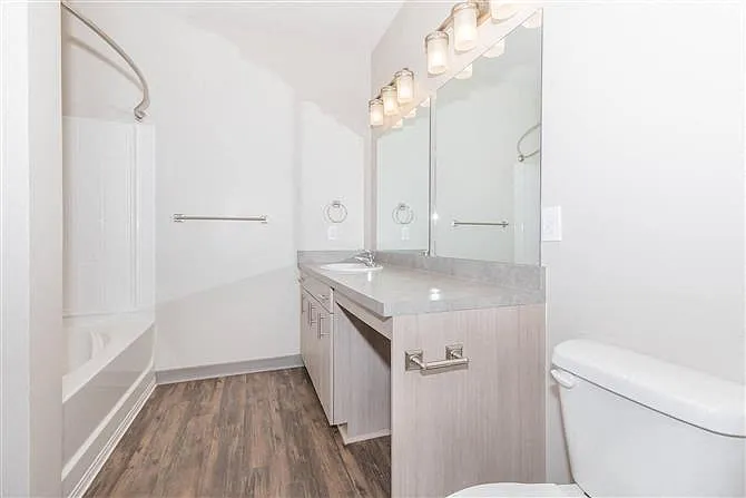 One White Oak Apartments — Photo 73