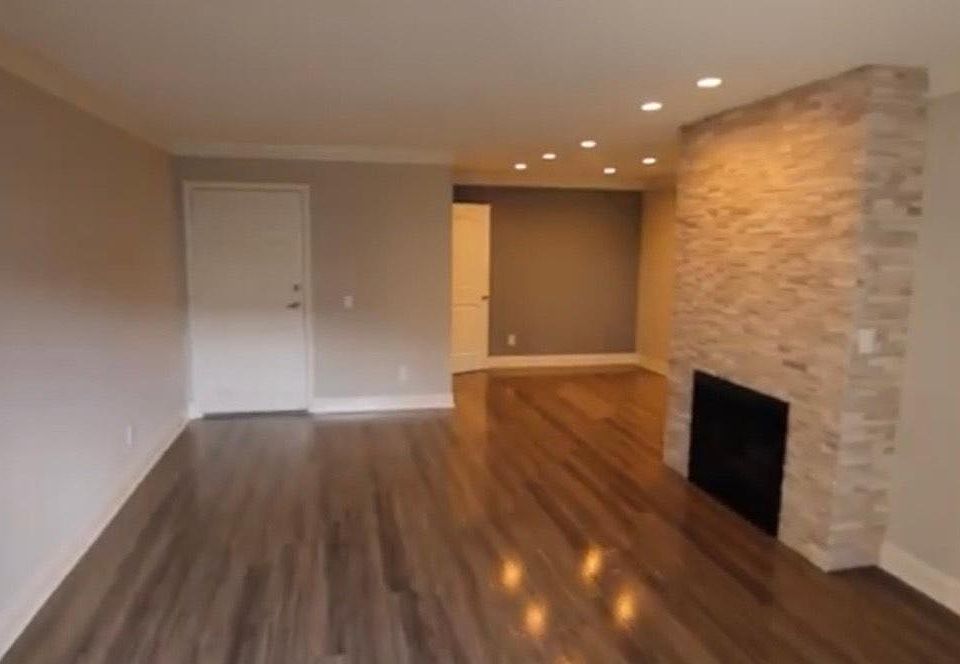 1st image of 2152 W 1st Ave