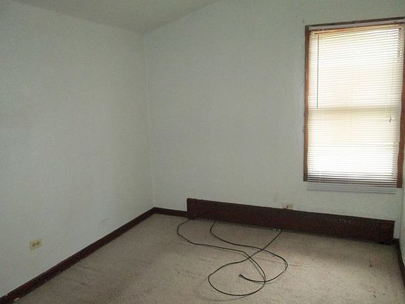 4th image of 1323 Broadway Ave