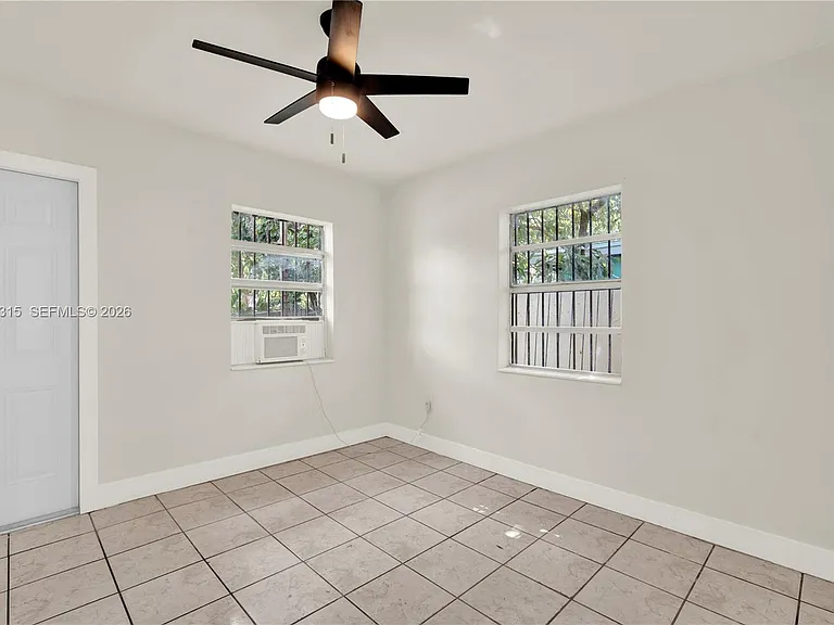 105 NW 7th Ave #A — Photo 4
