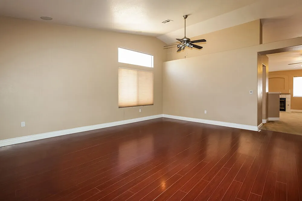 3 bed, 2.0 bath, 1977 sqft, $2,310 — Photo 2
