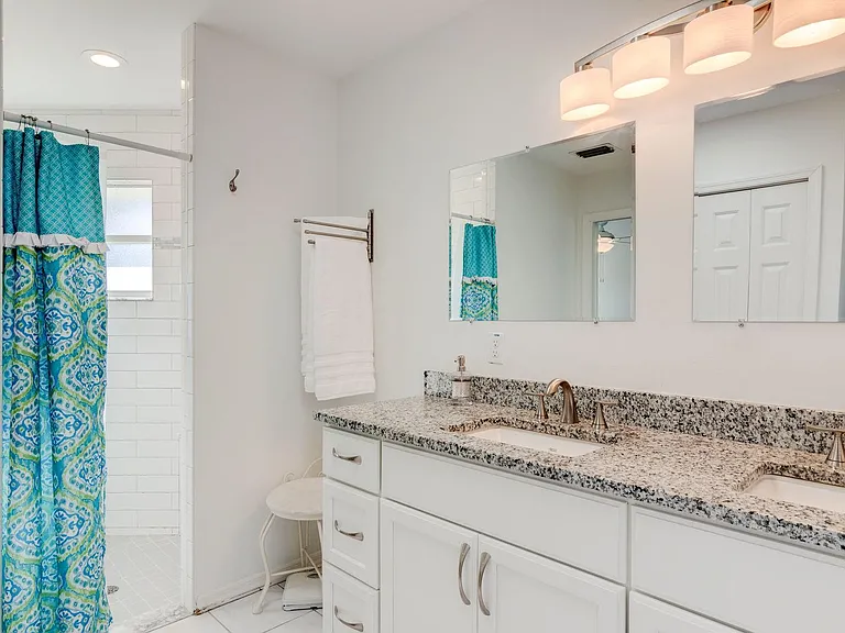 1361 Scroll St — Photo 13