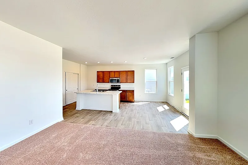 3 bed, 2.5 bath, 1797 sqft, $1,850 — Photo 2