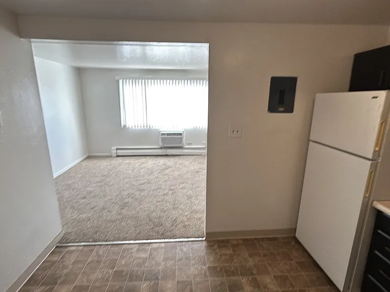 95 N Clarkson St Carolyn Arms Apartments — Photo 21