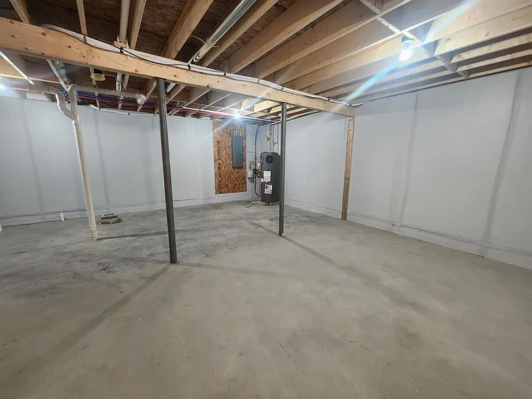 82 Ivan Barre Town — Photo 14