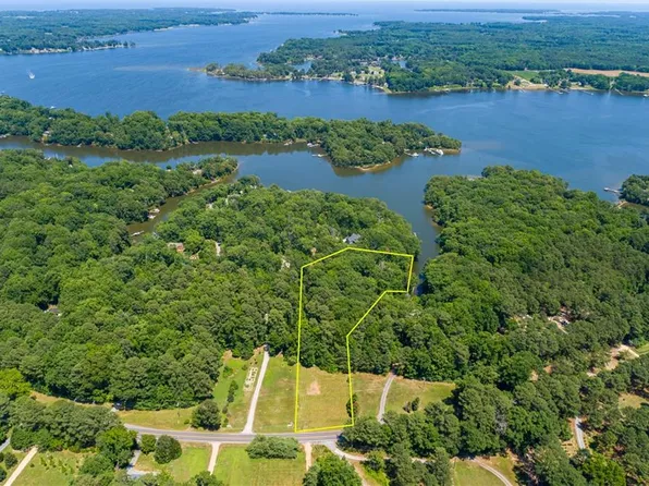 862 Twiggs Ferry Rd, Hartfield, VA 23071