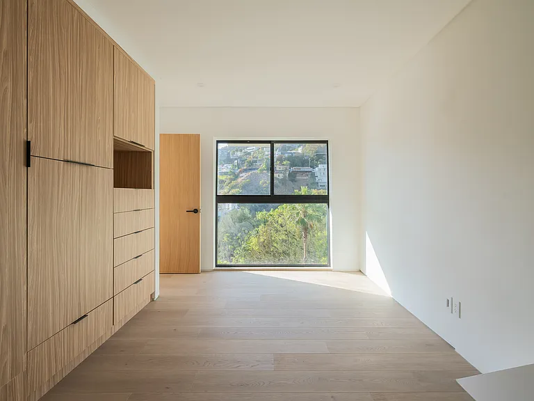 1931 Sunset Plaza Dr #1/2 — Photo 7