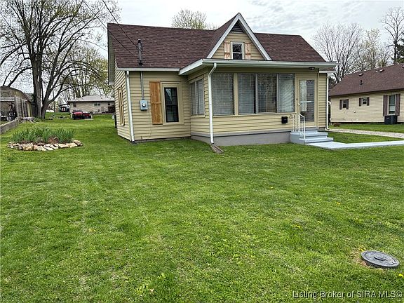 4th image of 903 N College Avenue