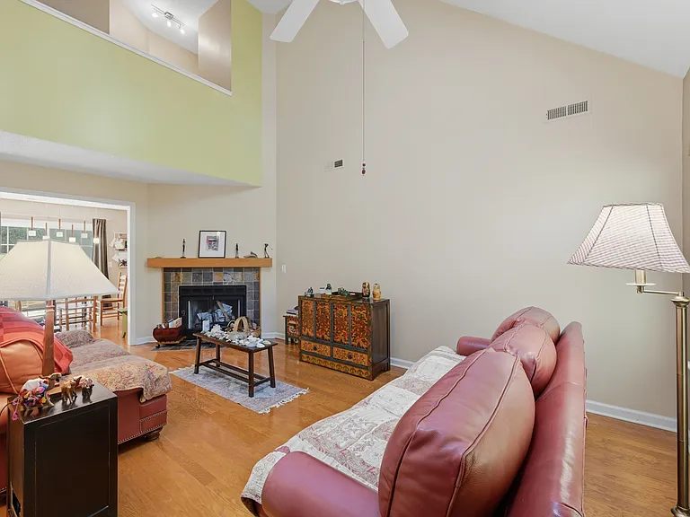 206 Covington Dr — Photo 10