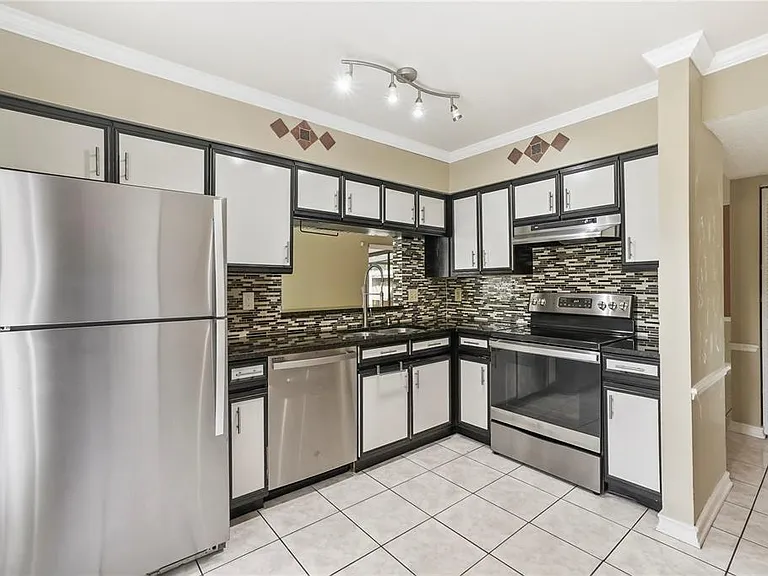 5002 Corvette Dr — Photo 2