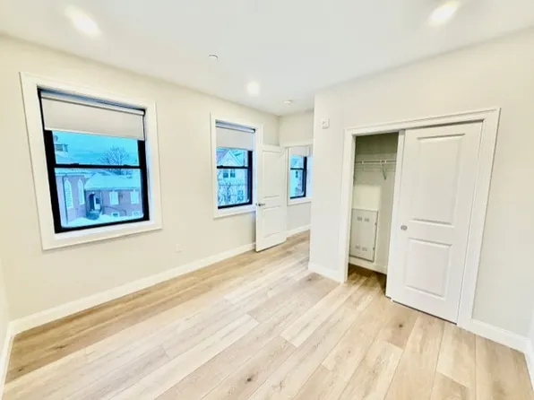 220 Winthrop St #202, Winthrop, MA 02152