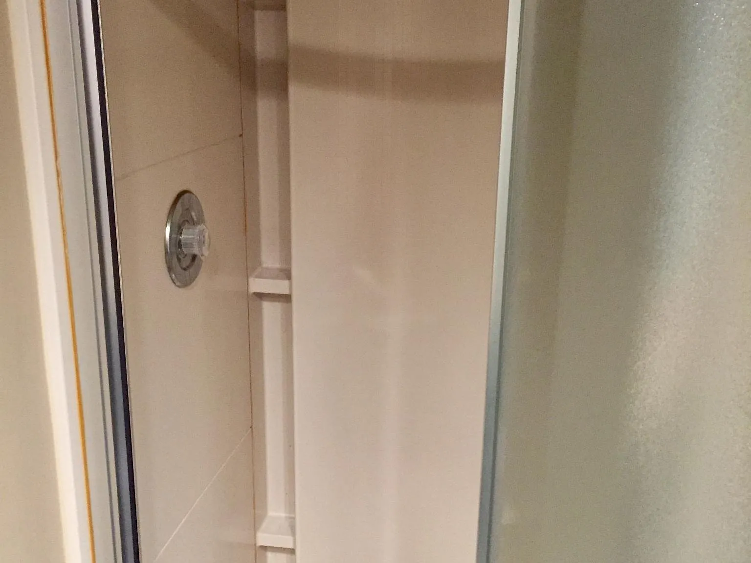 2 bed, 1000 sqft, $2,200 — Photo 4