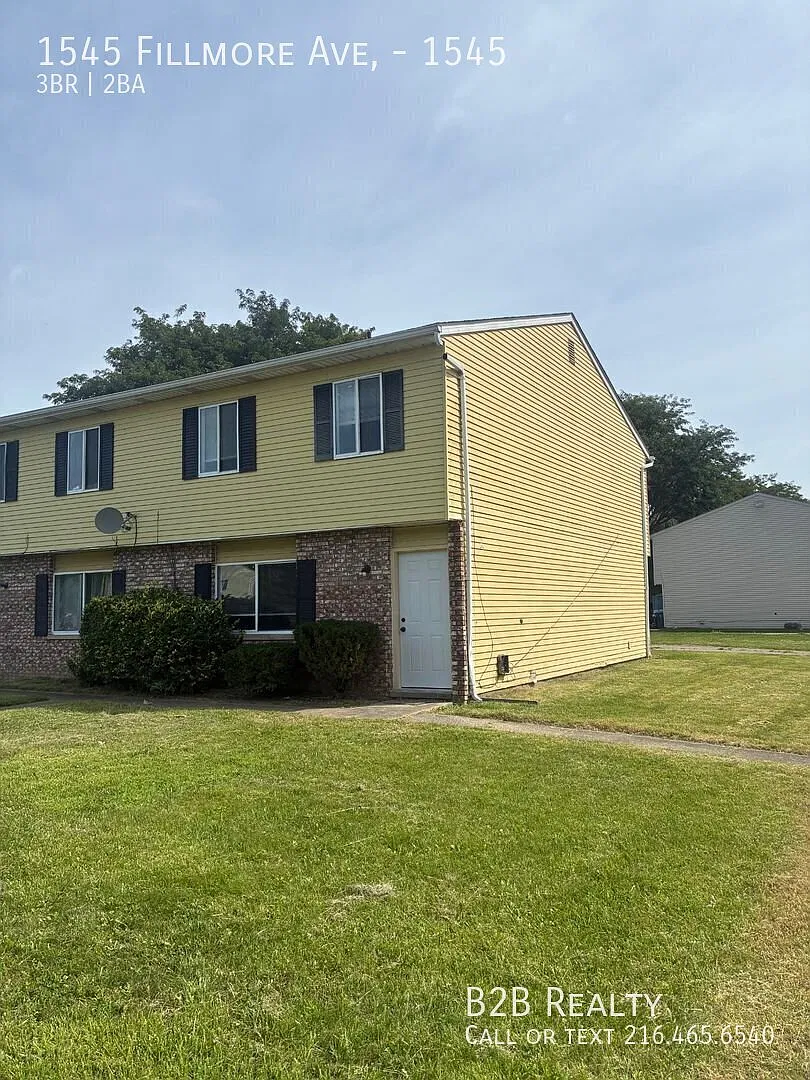 Available Now: Cozy 3-Bedroom Multi-Family Home in a Prime Location — Photo 1