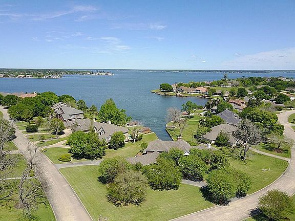 Welcome To The Lake Life! Incredible Lake on Lake Conroe. Recent home to the Bassmaster Classic.