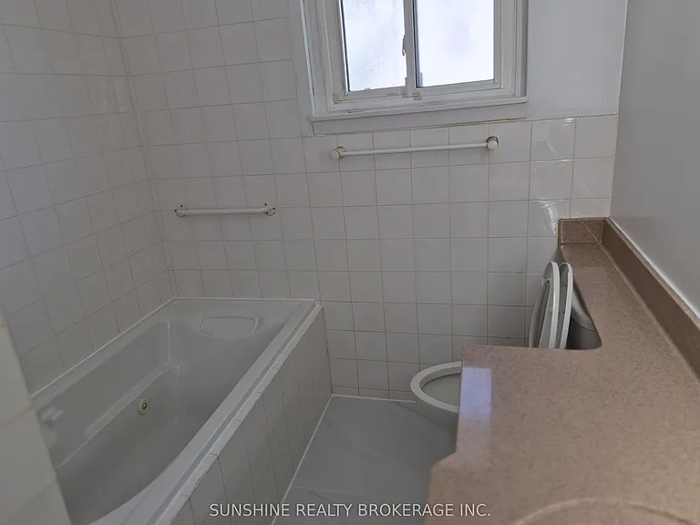 70 Southdale Dr — Photo 13