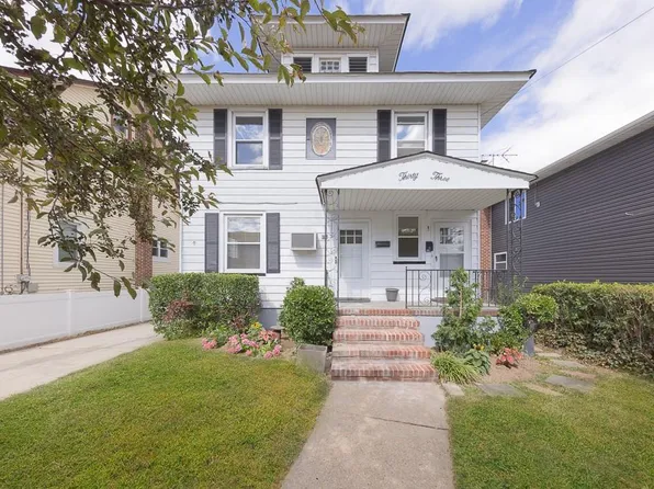 33 Oakland Avenue, Lynbrook, NY 11563