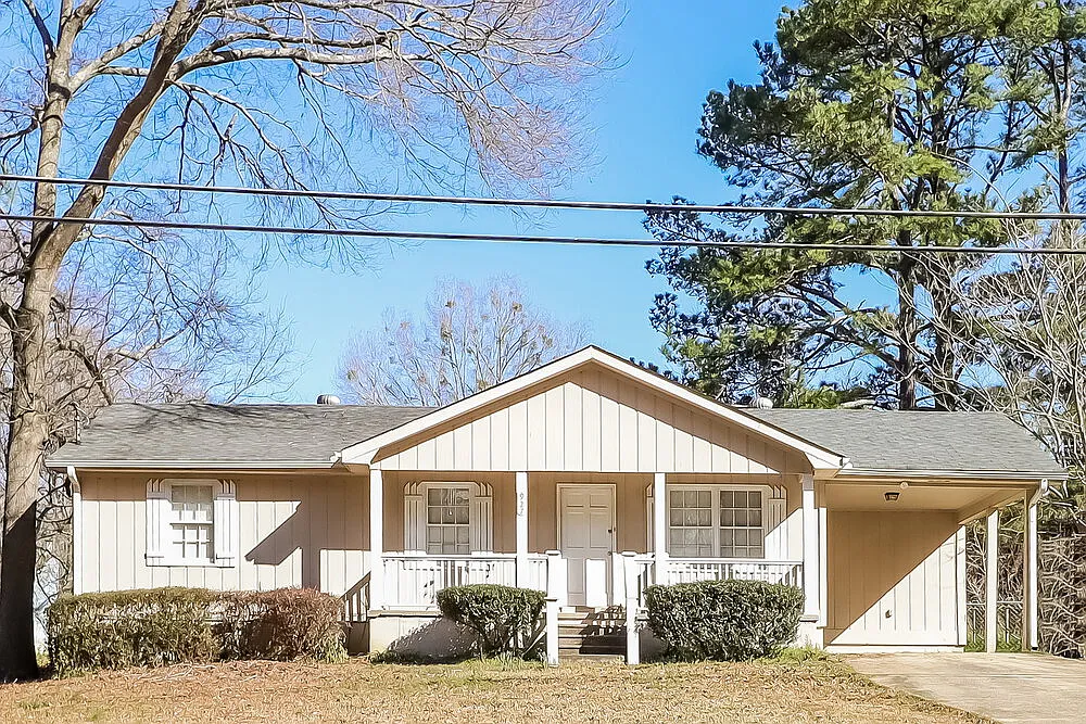 3 bed, 1.5 bath, 1116 sqft, $1,545 — Photo 1