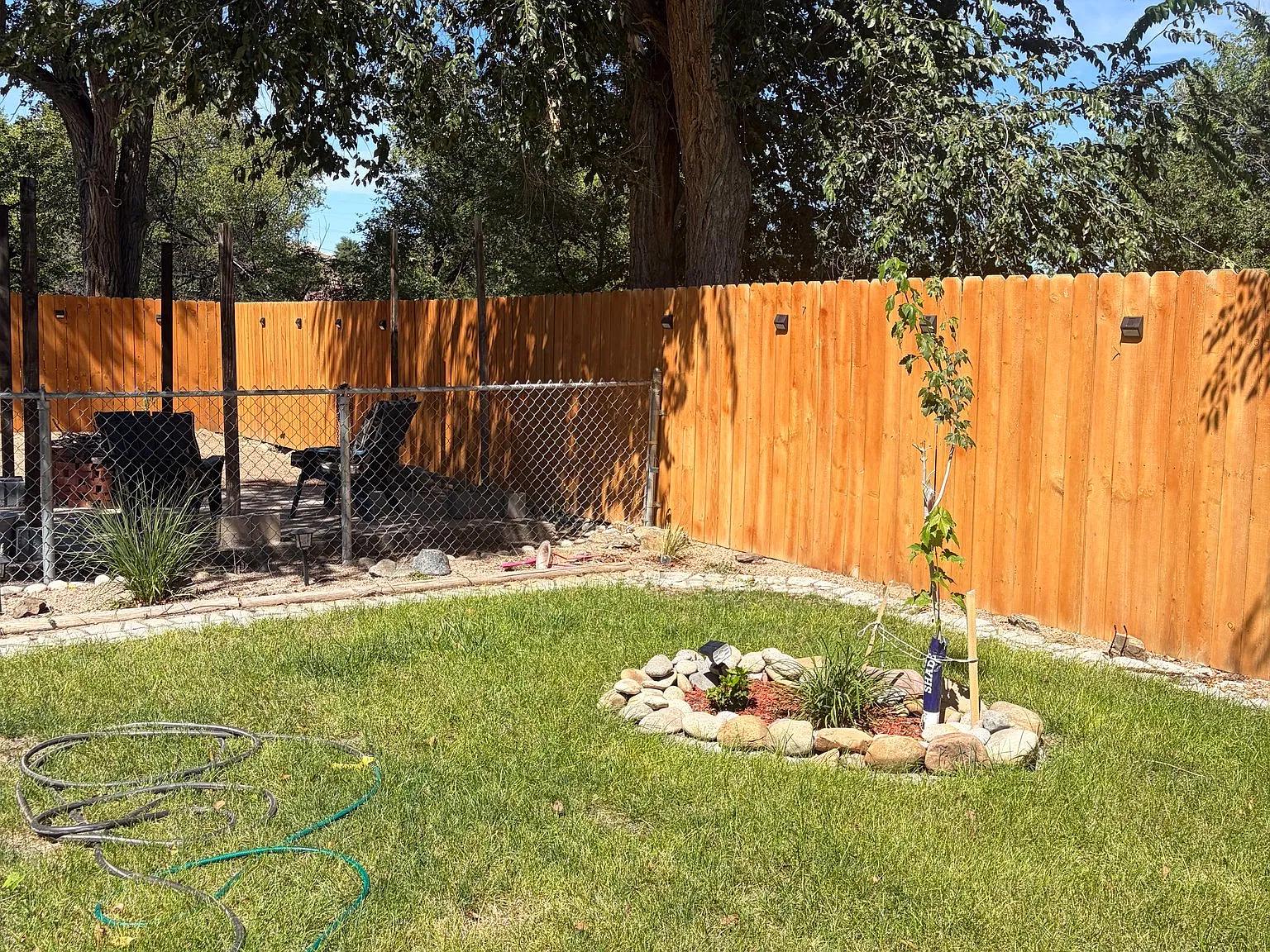 Single family ranch home with full finished basement in quiet neighborhood, fenced yard — Photo 2