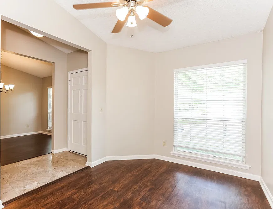 3 bed, 2.0 bath, 1664 sqft, $2,760 — Photo 3