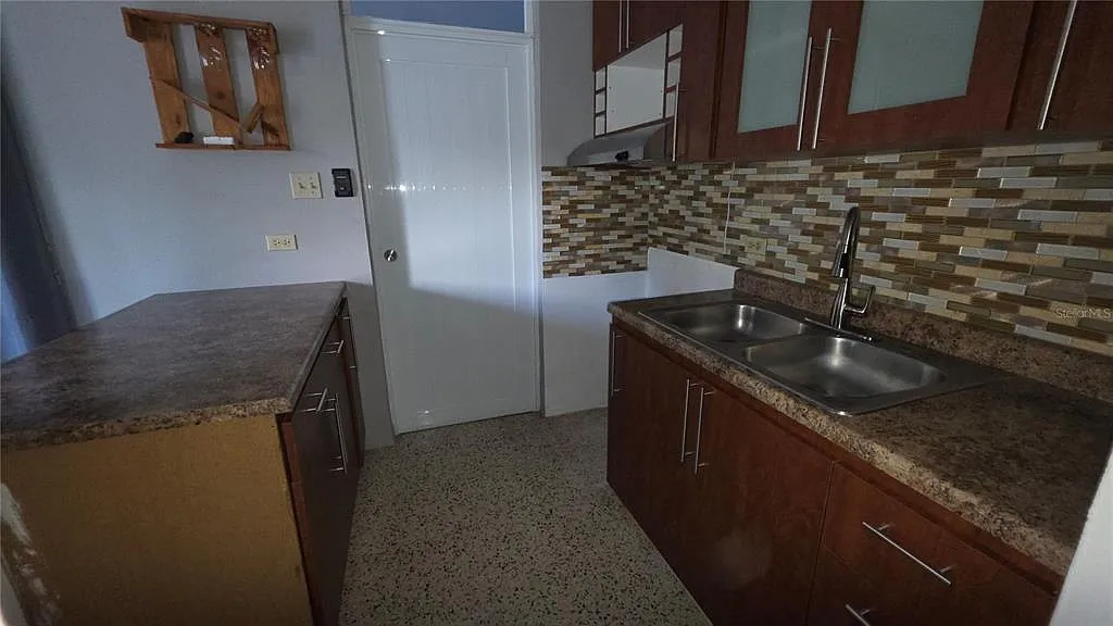 3 bed, 2.0 bath, 1100 sqft, $1,300 — Photo 4