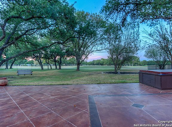 3rd image of 104 Fairway Cir
