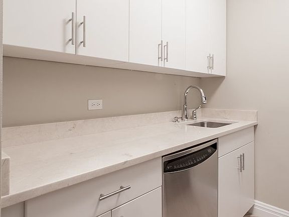 3rd image of 30 W 63rd St APT 3B