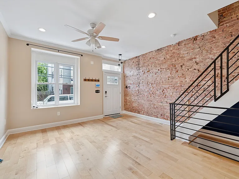 2809 W Jefferson St — Photo 3
