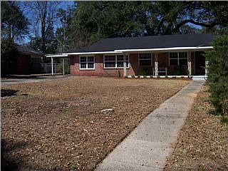1st image of 704 Pinehill Dr